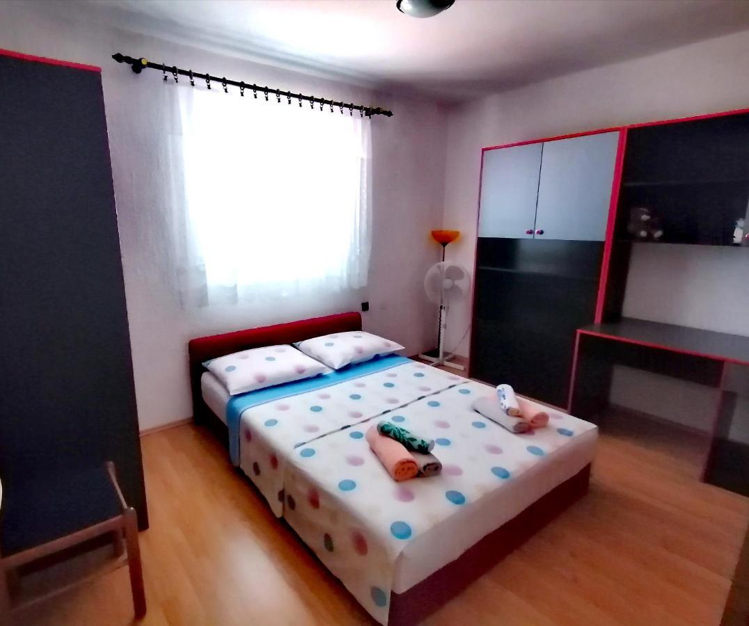 Apartman Canaki Splitska Dış mekan fotoğraf